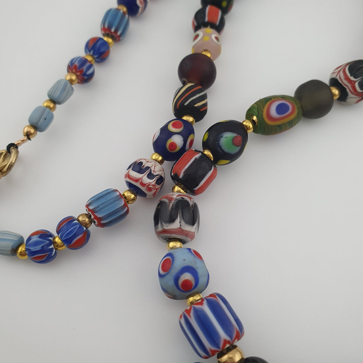 Collier pendentif en verre mélangé multicolore de style vénitien antique et verre vieilli
