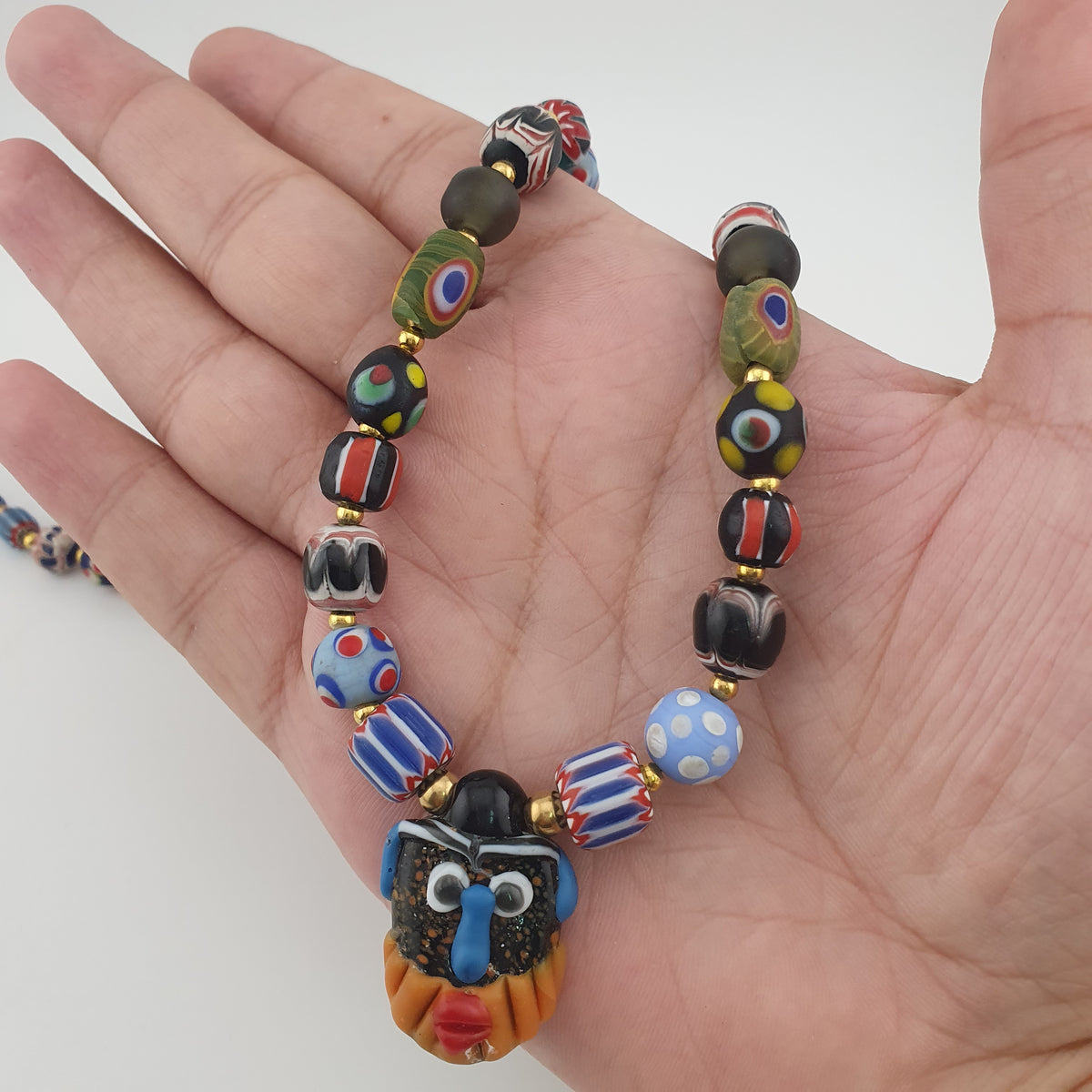 Collier pendentif en verre mélangé multicolore de style vénitien antique et verre vieilli