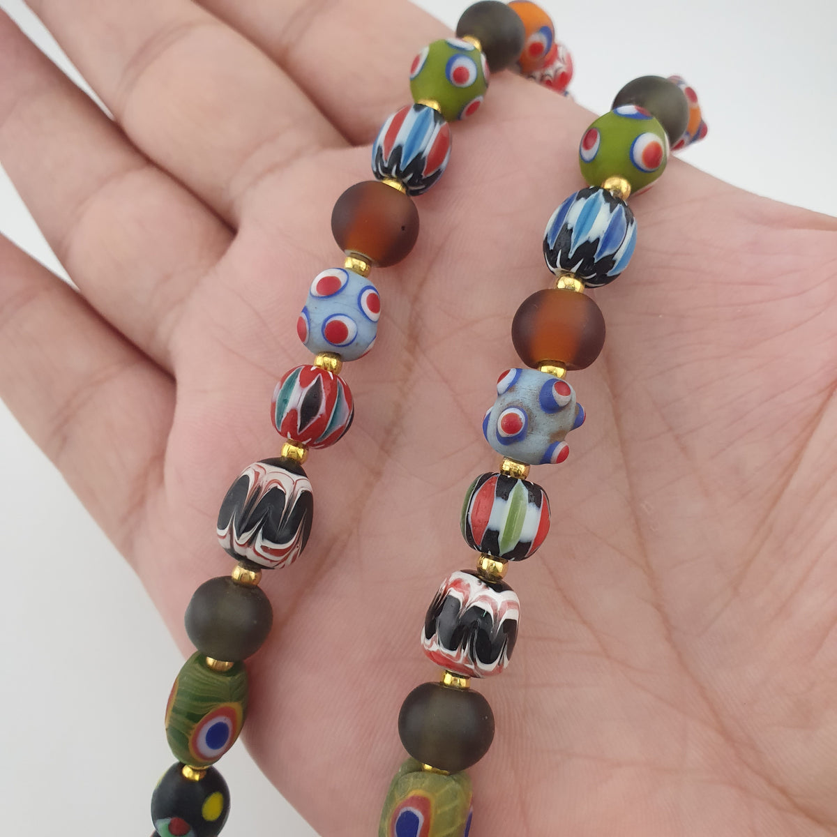 Collier pendentif en verre mélangé multicolore de style vénitien antique et verre vieilli