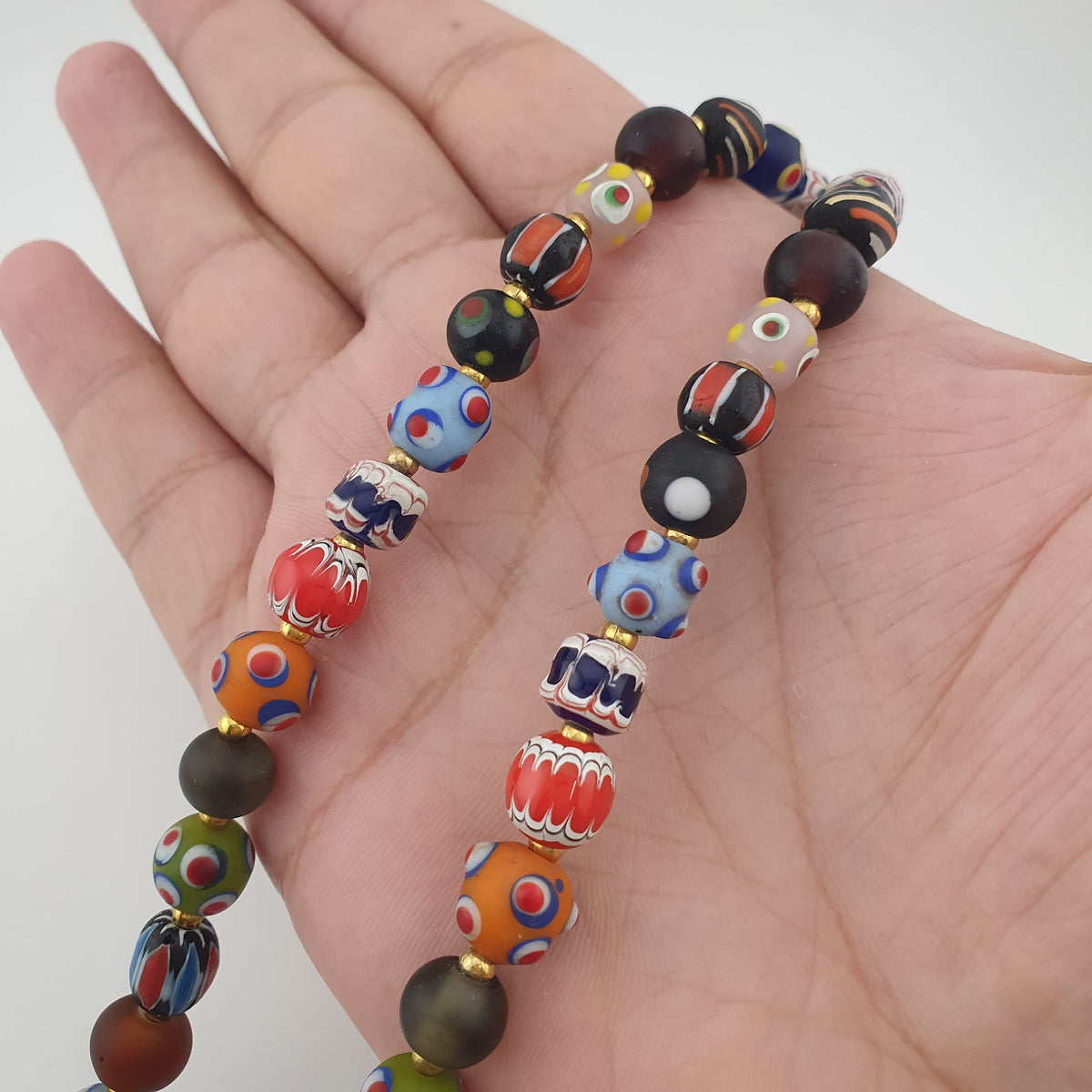 Collier pendentif en verre mélangé multicolore de style vénitien antique et verre vieilli