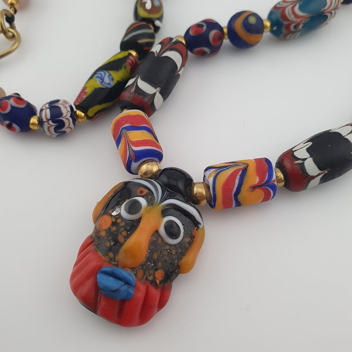 Collier pendentif en verre multicolore mélangé de style vénitien antique et verre vieilli