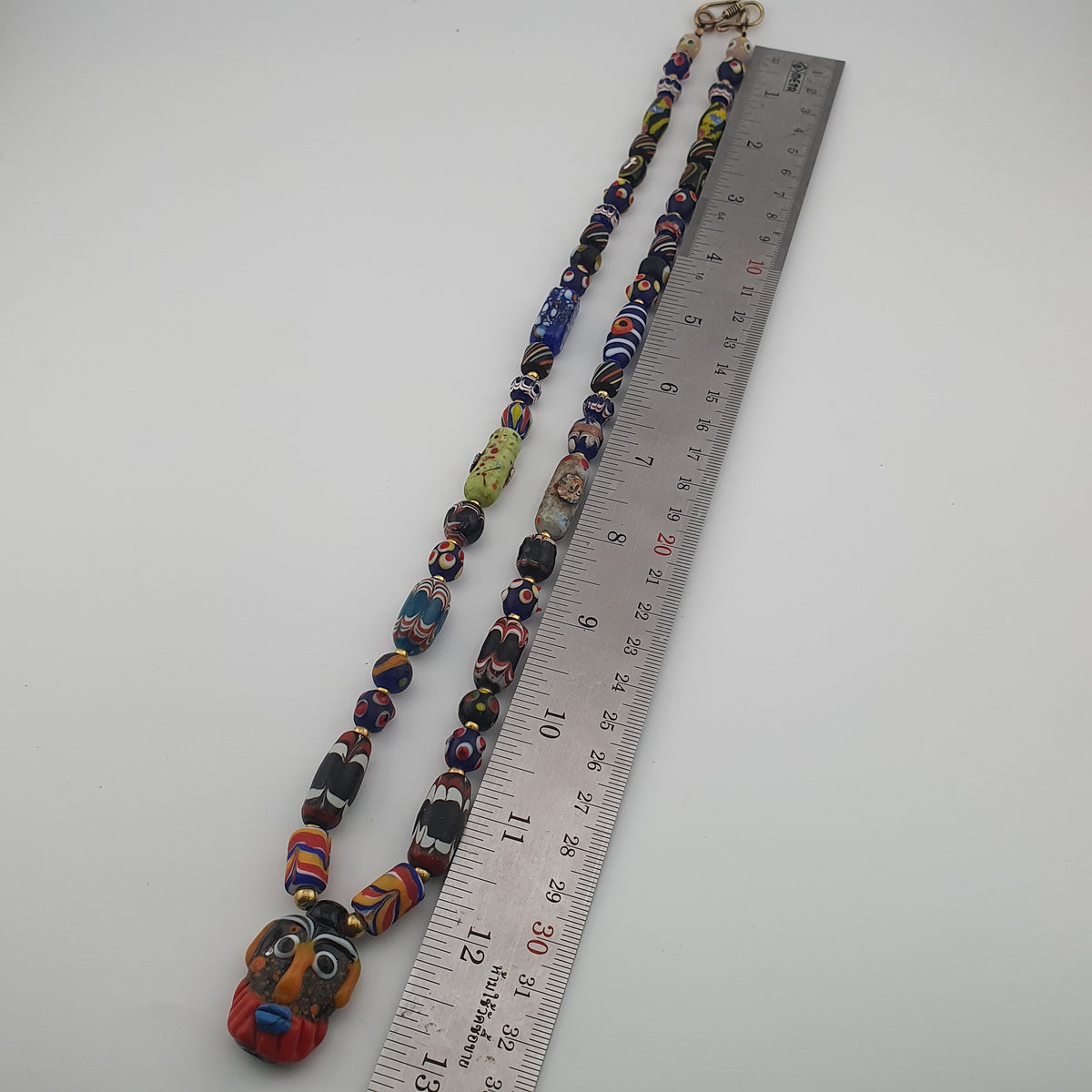 Collier pendentif en verre multicolore mélangé de style vénitien antique et verre vieilli