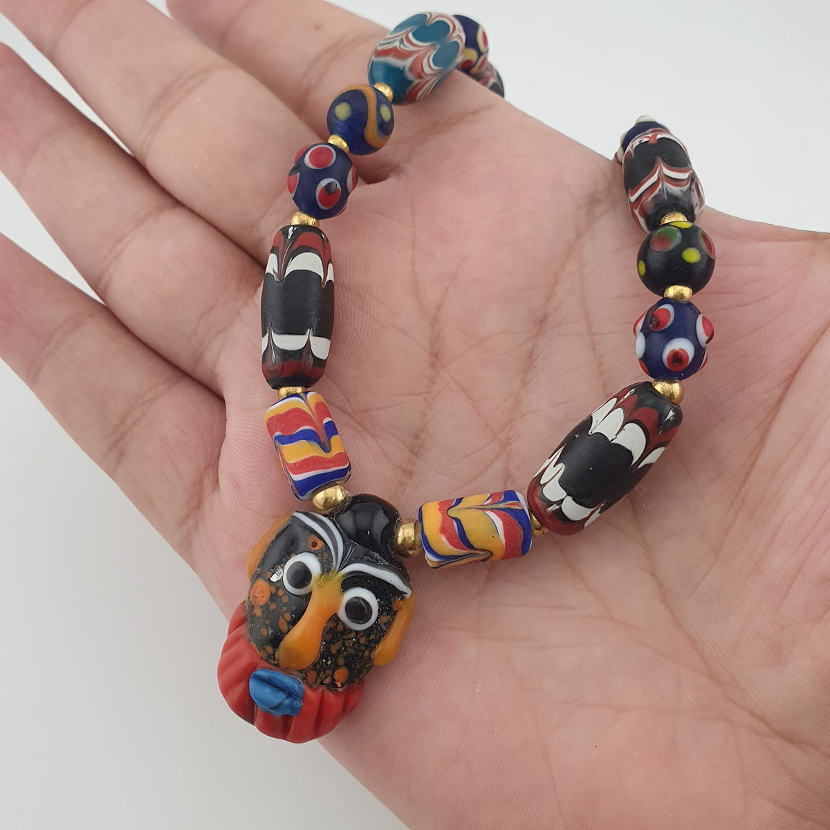 Collier pendentif en verre multicolore mélangé de style vénitien antique et verre vieilli
