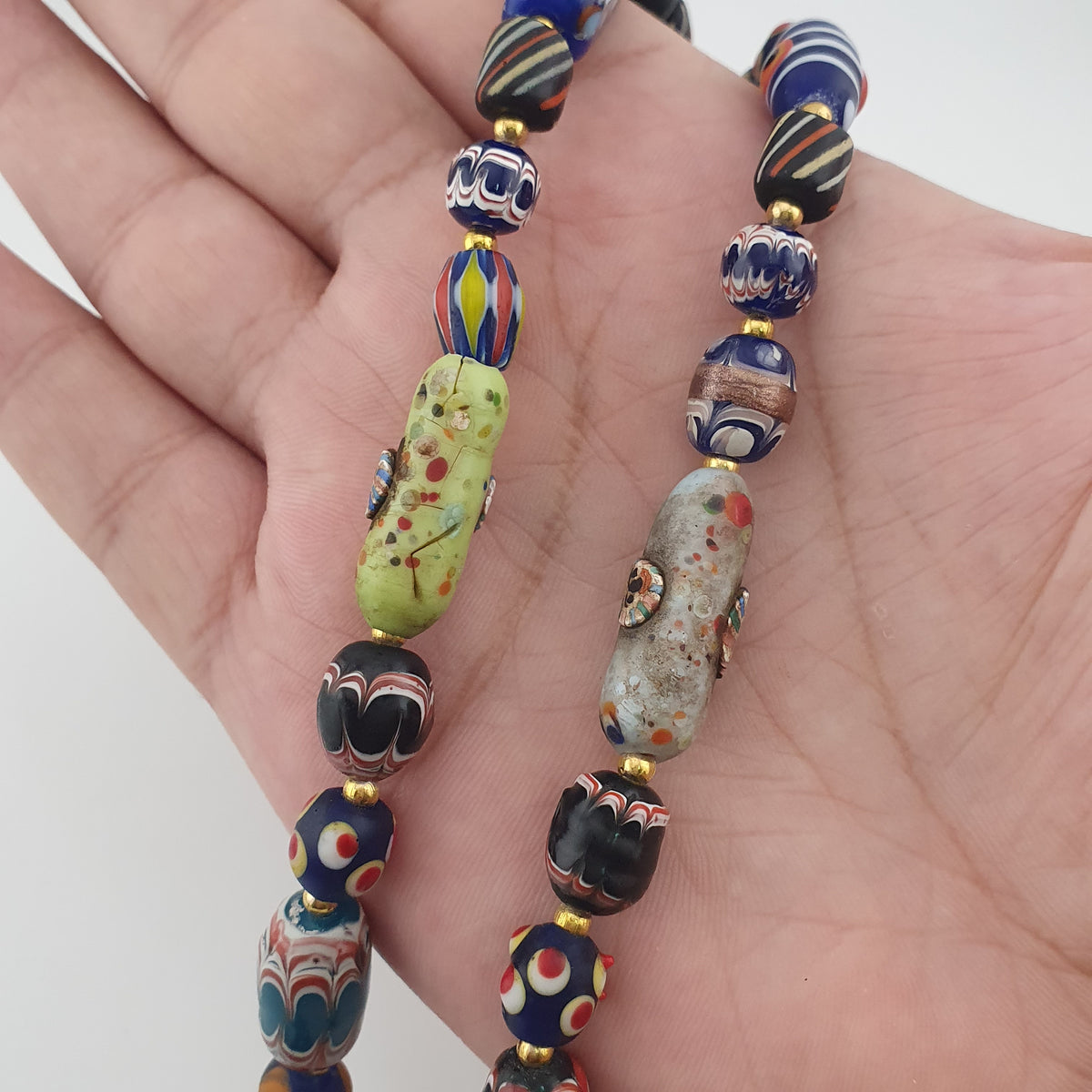 Collier pendentif en verre multicolore mélangé de style vénitien antique et verre vieilli