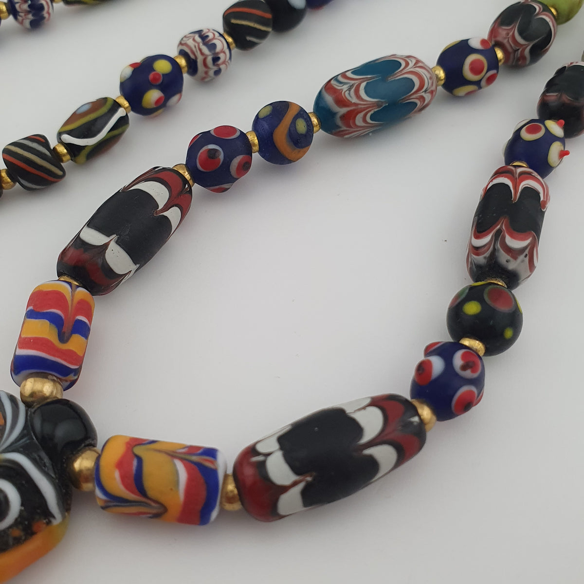 Collier pendentif en verre multicolore mélangé de style vénitien antique et verre vieilli