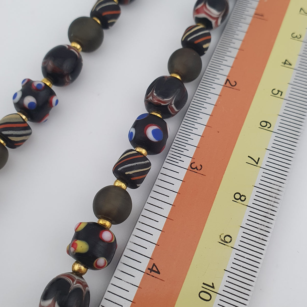 Collier pendentif en verre fait main et perles vénitiennes antiques « skunk eyes » de style africain