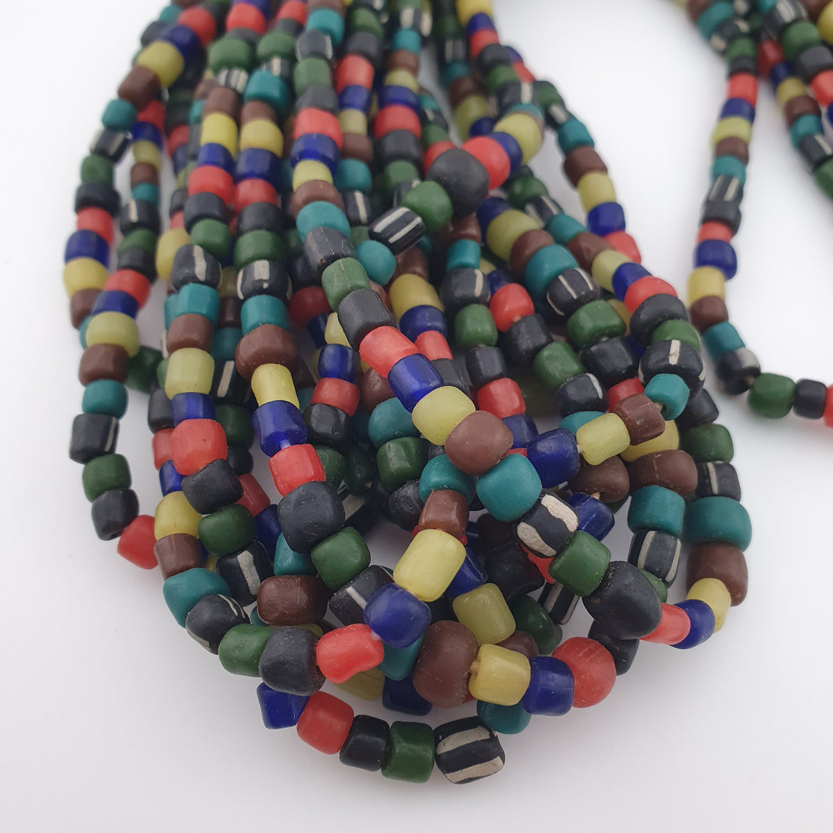 Collier en perles de verre multicolores de style africain antique de 4 à 5,5 mm