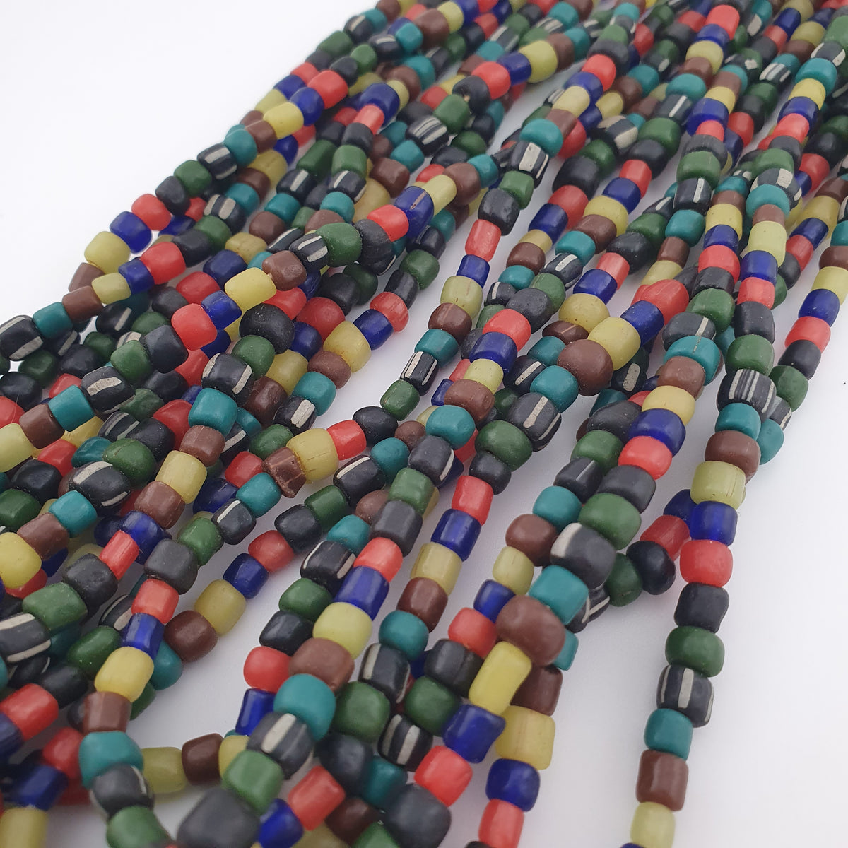 Collier en perles de verre multicolores de style africain antique de 4 à 5,5 mm