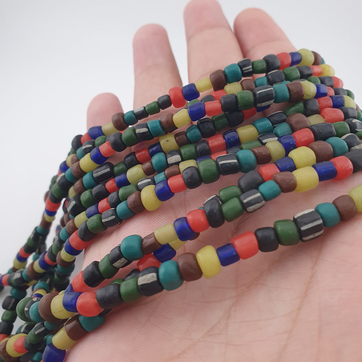 Collier en perles de verre multicolores de style africain antique de 4 à 5,5 mm