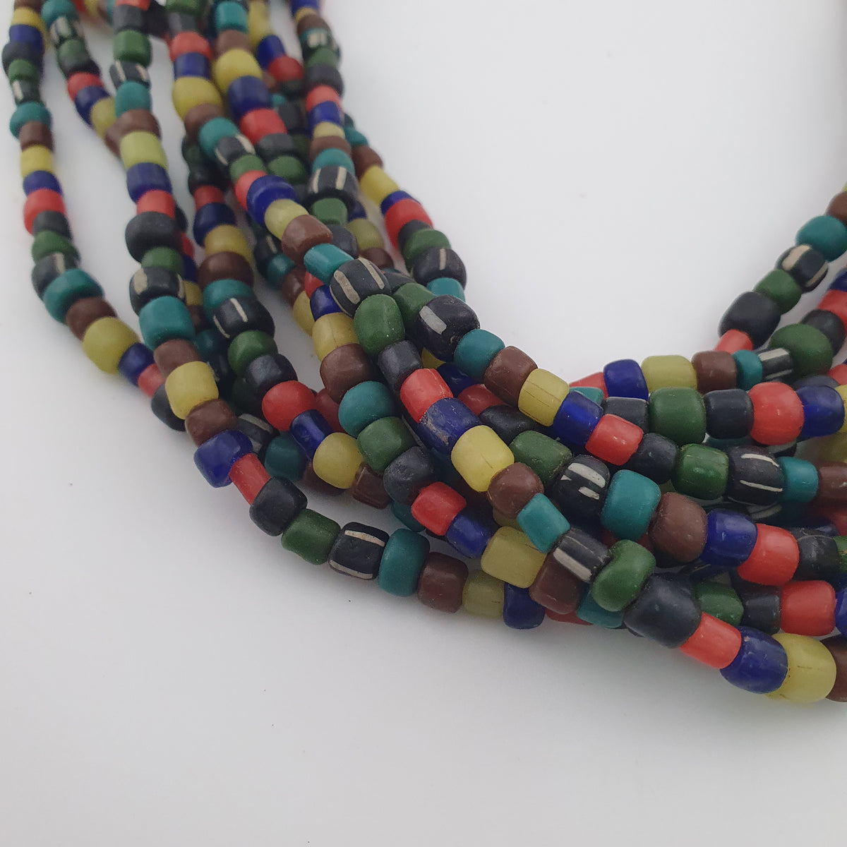 Collier en perles de verre multicolores de style africain antique de 4 à 5,5 mm