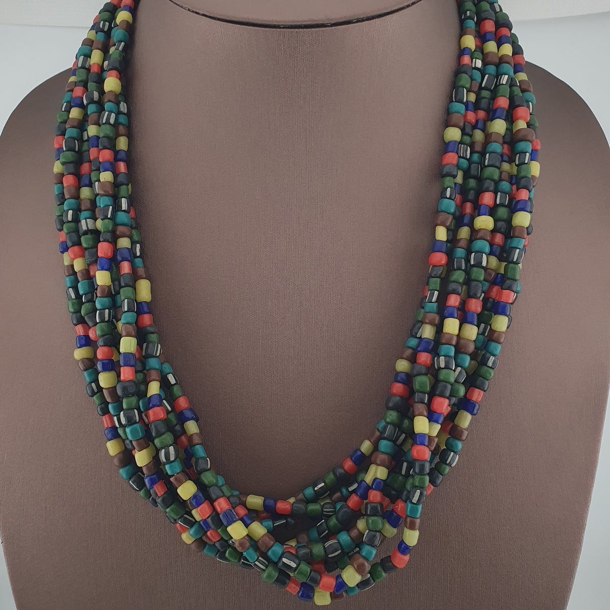 Collier en perles de verre multicolores de style africain antique de 4 à 5,5 mm