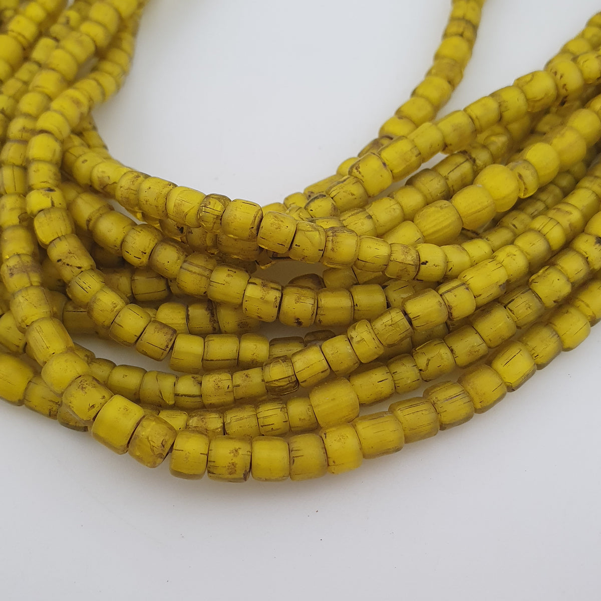 Colliers de perles vénitiennes antiques jaunes de 3-5mm