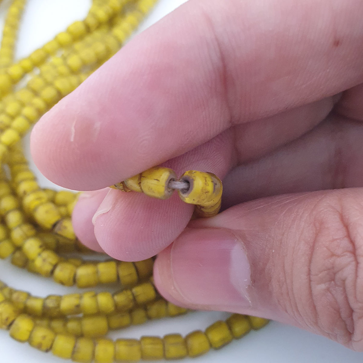 Colliers de perles vénitiennes antiques jaunes de 3-5mm