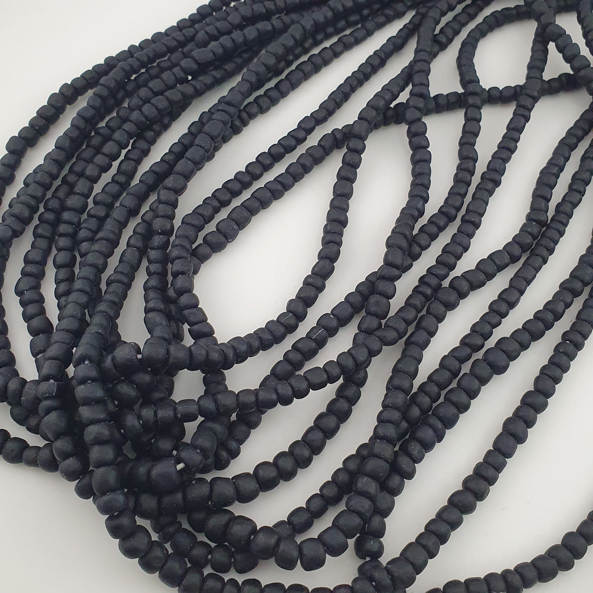 Collier en perles de verre antiques style africain noir foncé bleu 5-6,6 mm