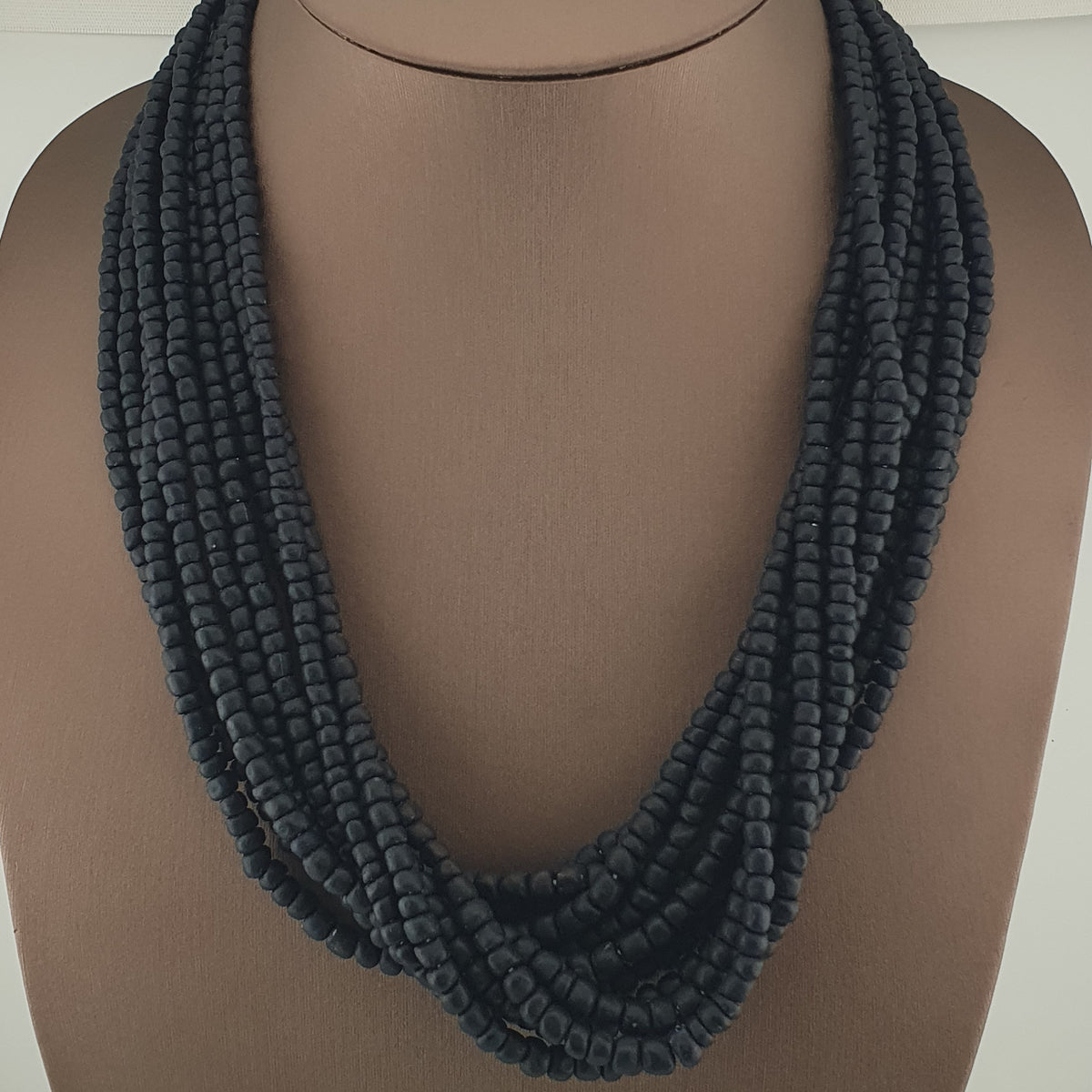 Collier en perles de verre antiques style africain noir foncé bleu 5-6,6 mm