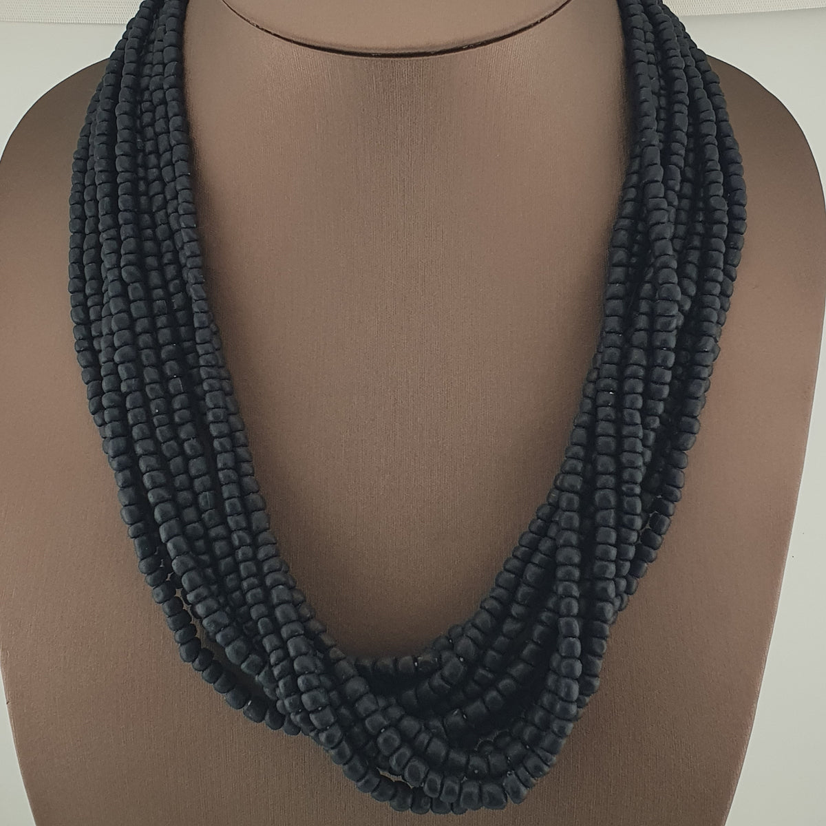 Collier en perles de verre antiques style africain noir foncé bleu 5-6,6 mm