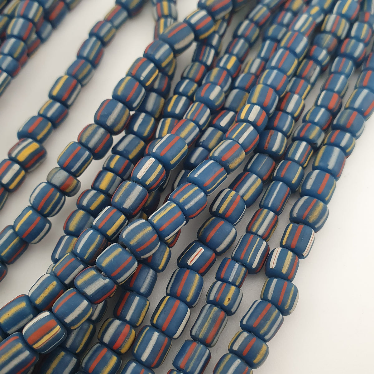 Collier de perles de verre 5,5 - 6 mm à motif rayé, style africain vintage