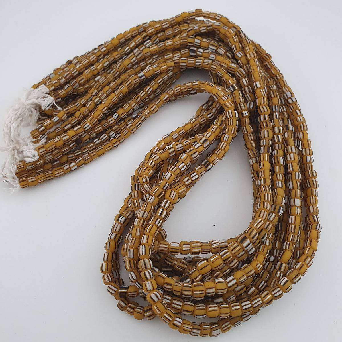 Collier de perles de verre rayées de style africain vintage 4-5,5 mm