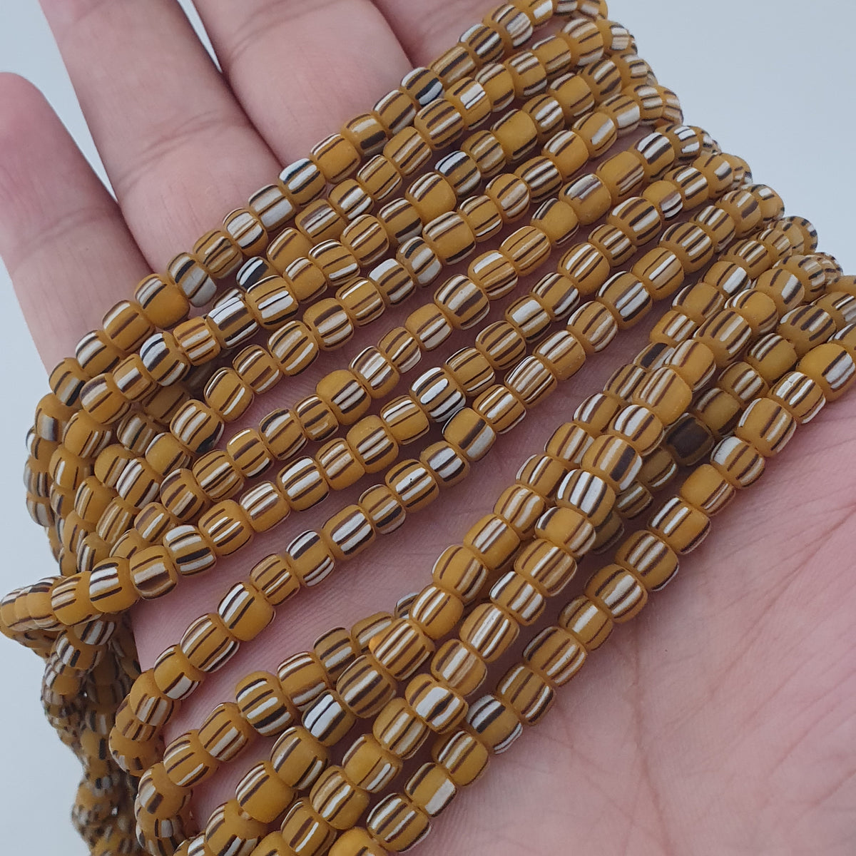 Collier de perles de verre rayées de style africain vintage 4-5,5 mm