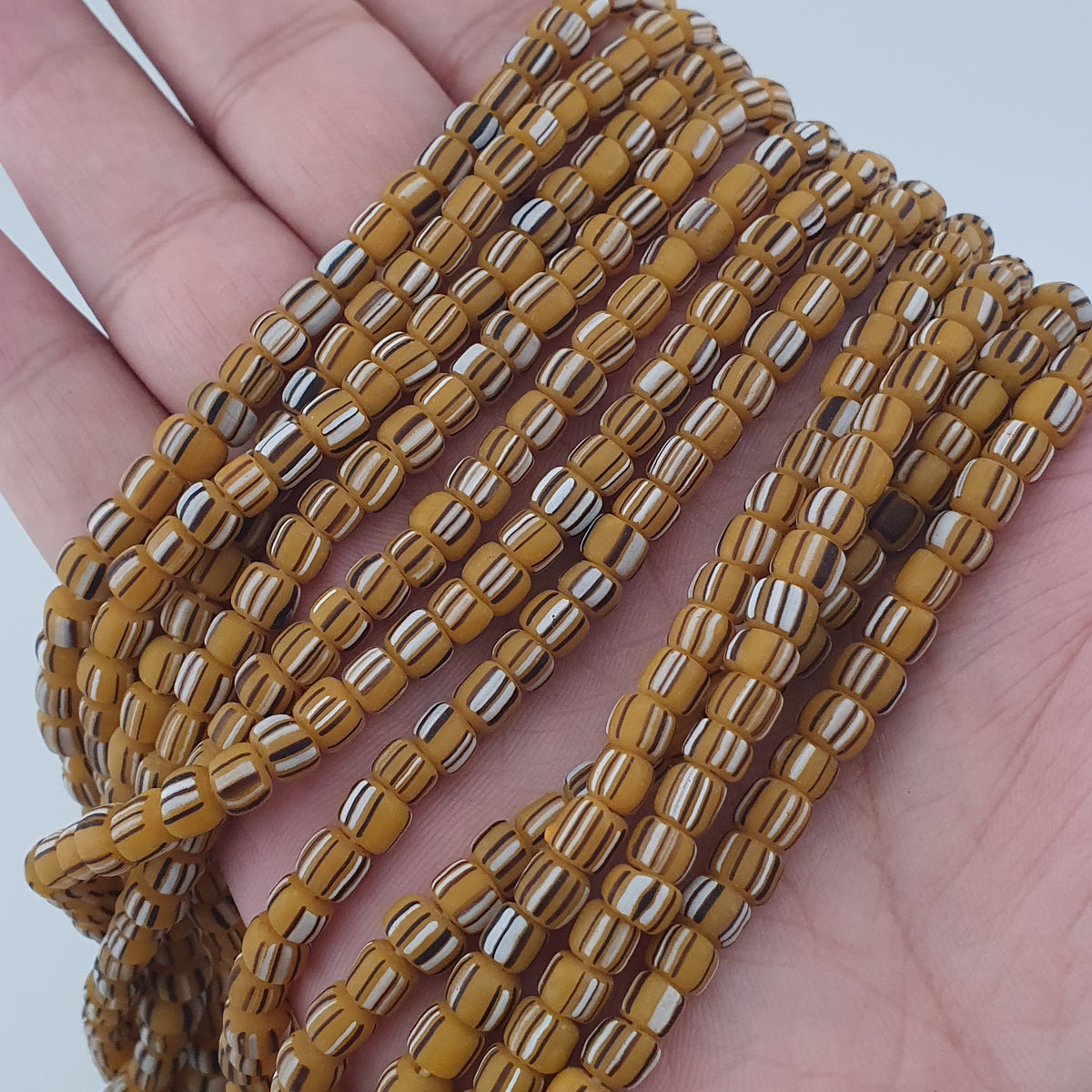 Collier de perles de verre rayées de style africain vintage 4-5,5 mm