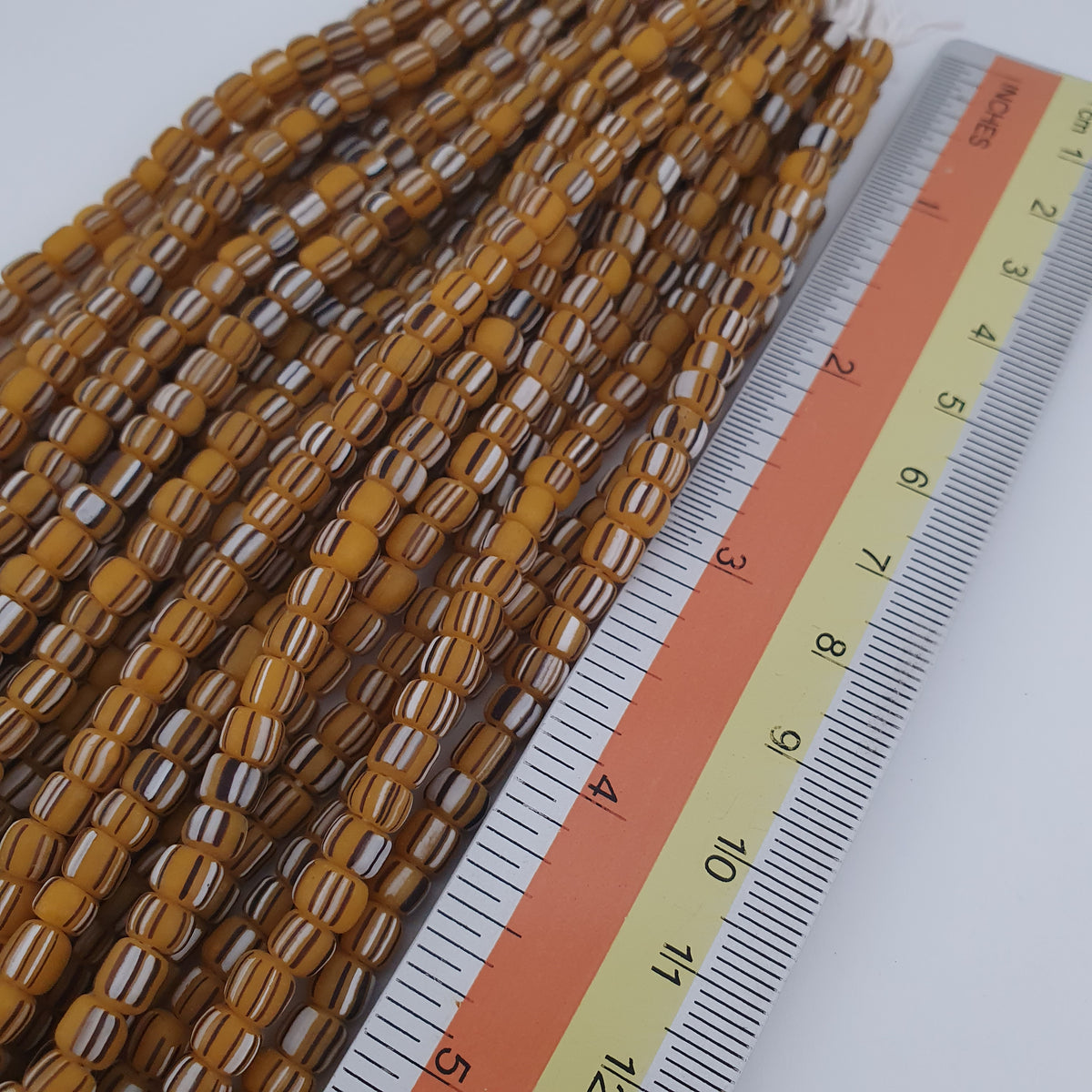 Collier de perles de verre rayées de style africain vintage 4-5,5 mm