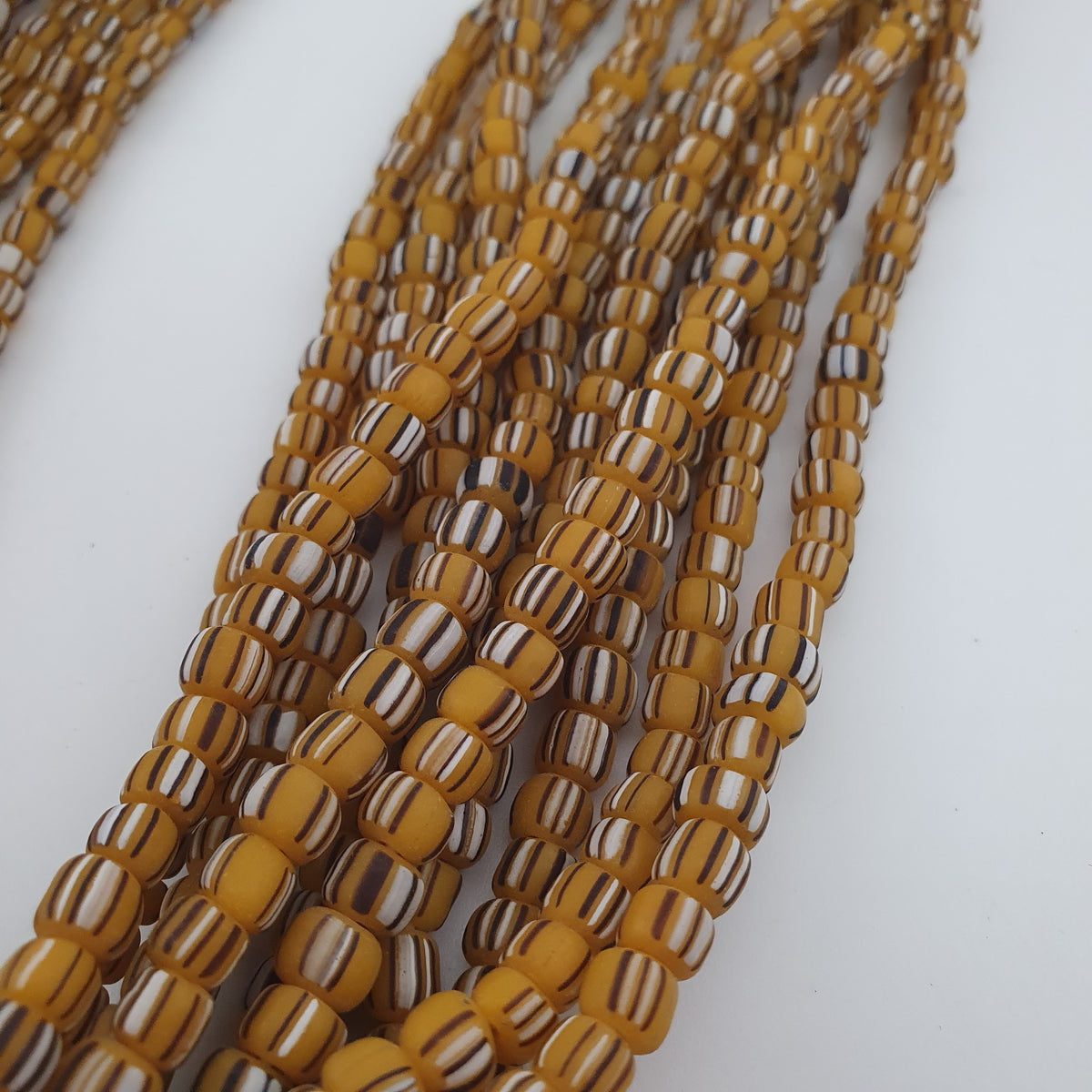 Collier de perles de verre rayées de style africain vintage 4-5,5 mm