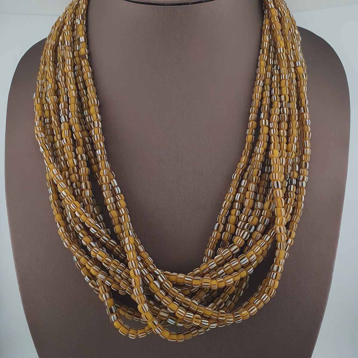 Collier de perles de verre rayées de style africain vintage 4-5,5 mm