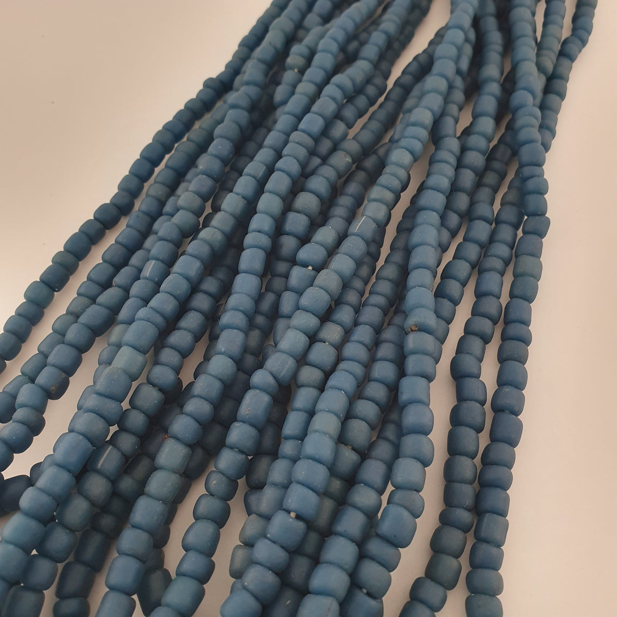 Collier de perles de 4-5,5 mm, style africain antique, vert bleu