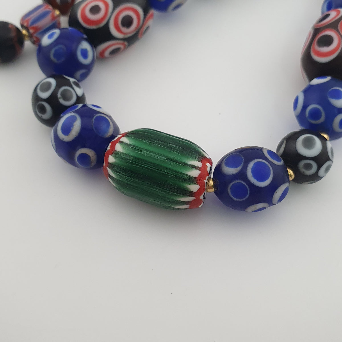 Collier de perles de verre vénitiennes de style ancien mélange Millefiori et Chevron