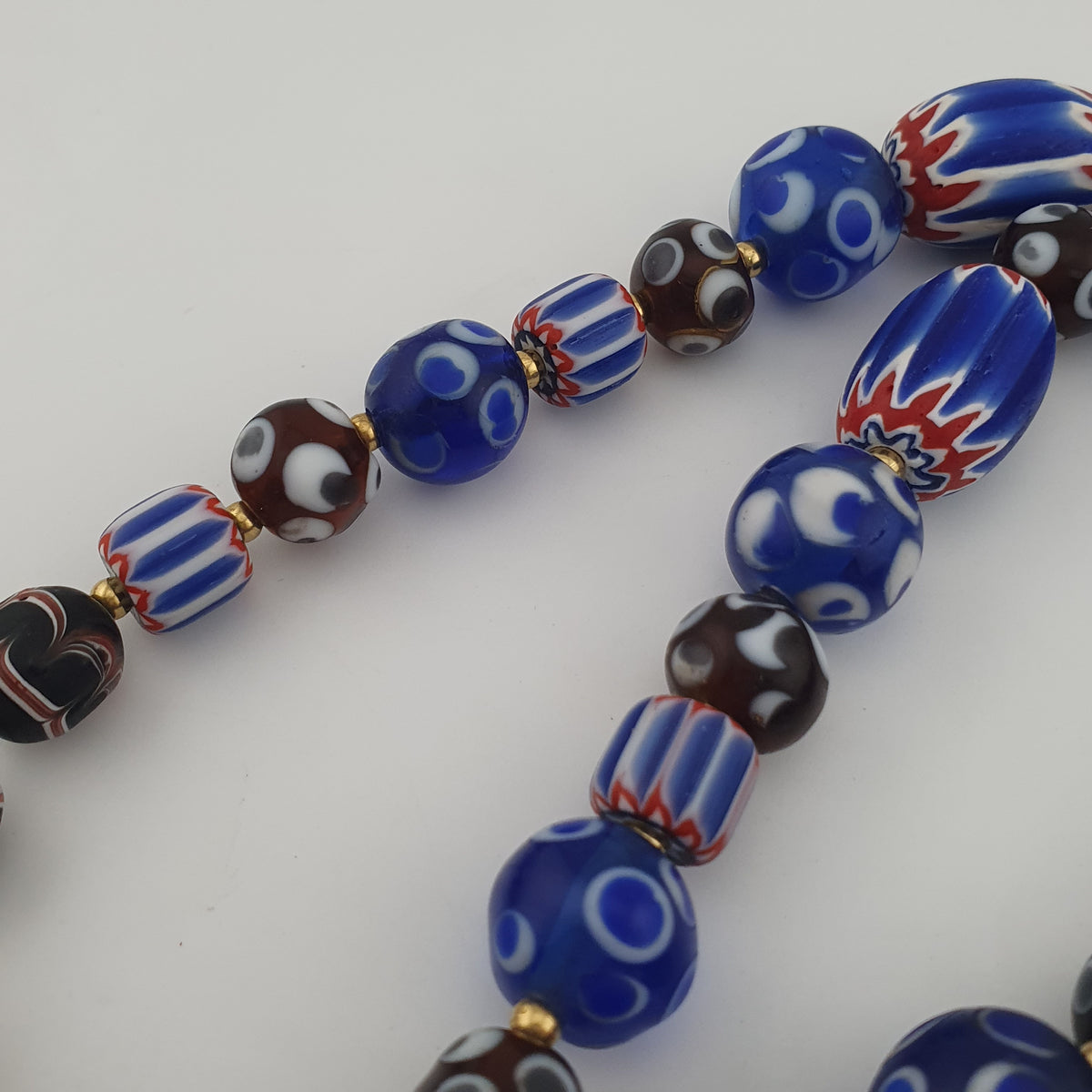 Collier de perles de verre vénitiennes de style ancien mélange Millefiori et Chevron