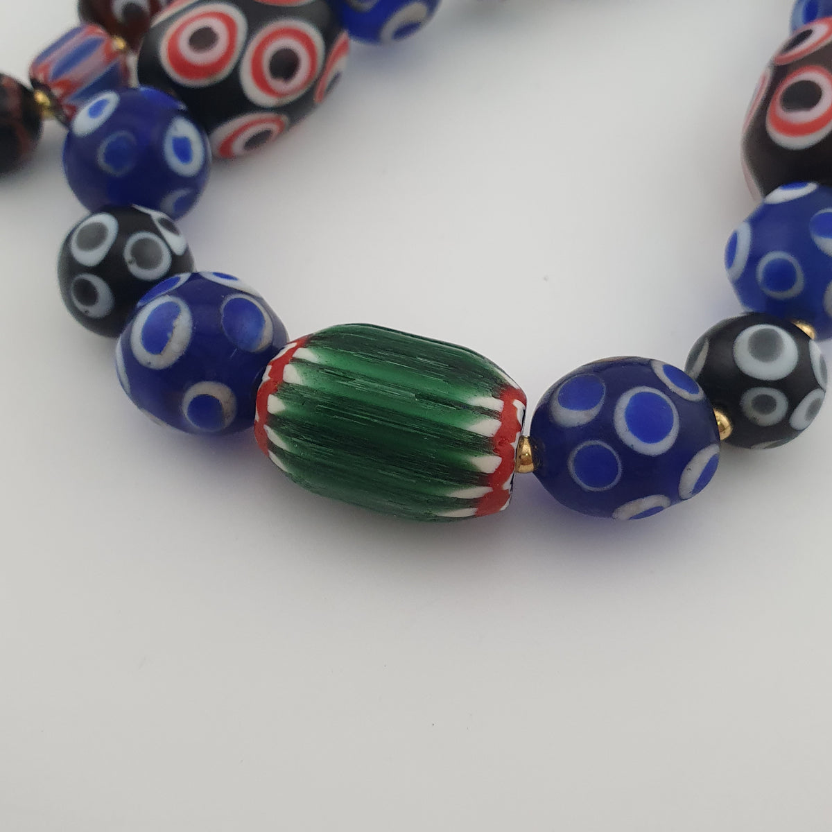Collier de perles de verre vénitiennes de style ancien mélange Millefiori et Chevron