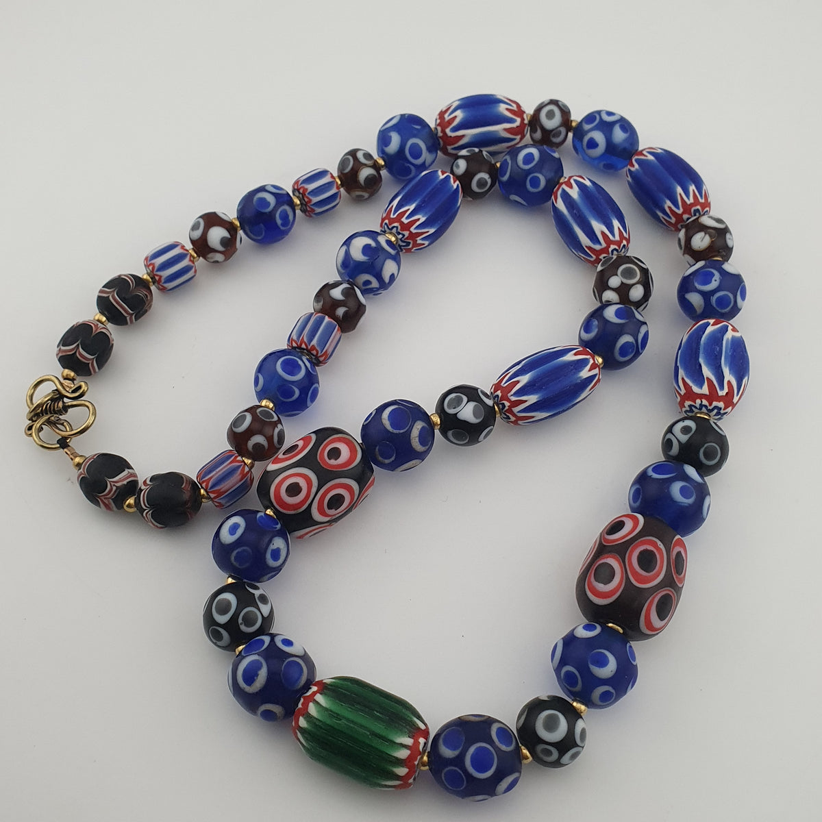 Collier de perles de verre vénitiennes de style ancien mélange Millefiori et Chevron