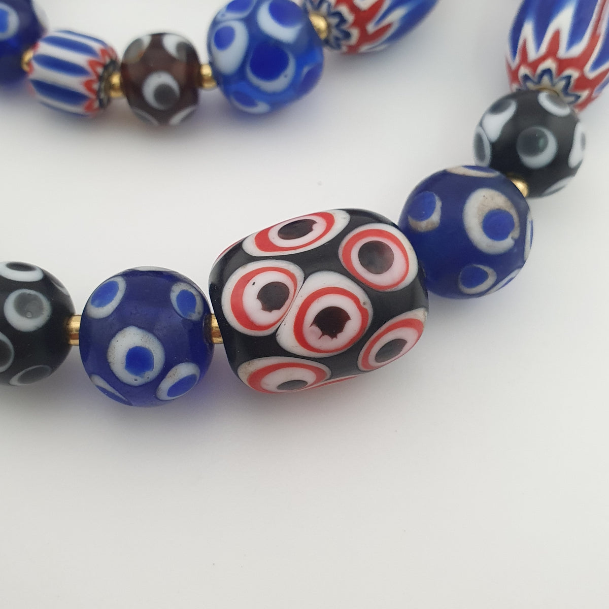 Collier de perles de verre vénitiennes de style ancien mélange Millefiori et Chevron