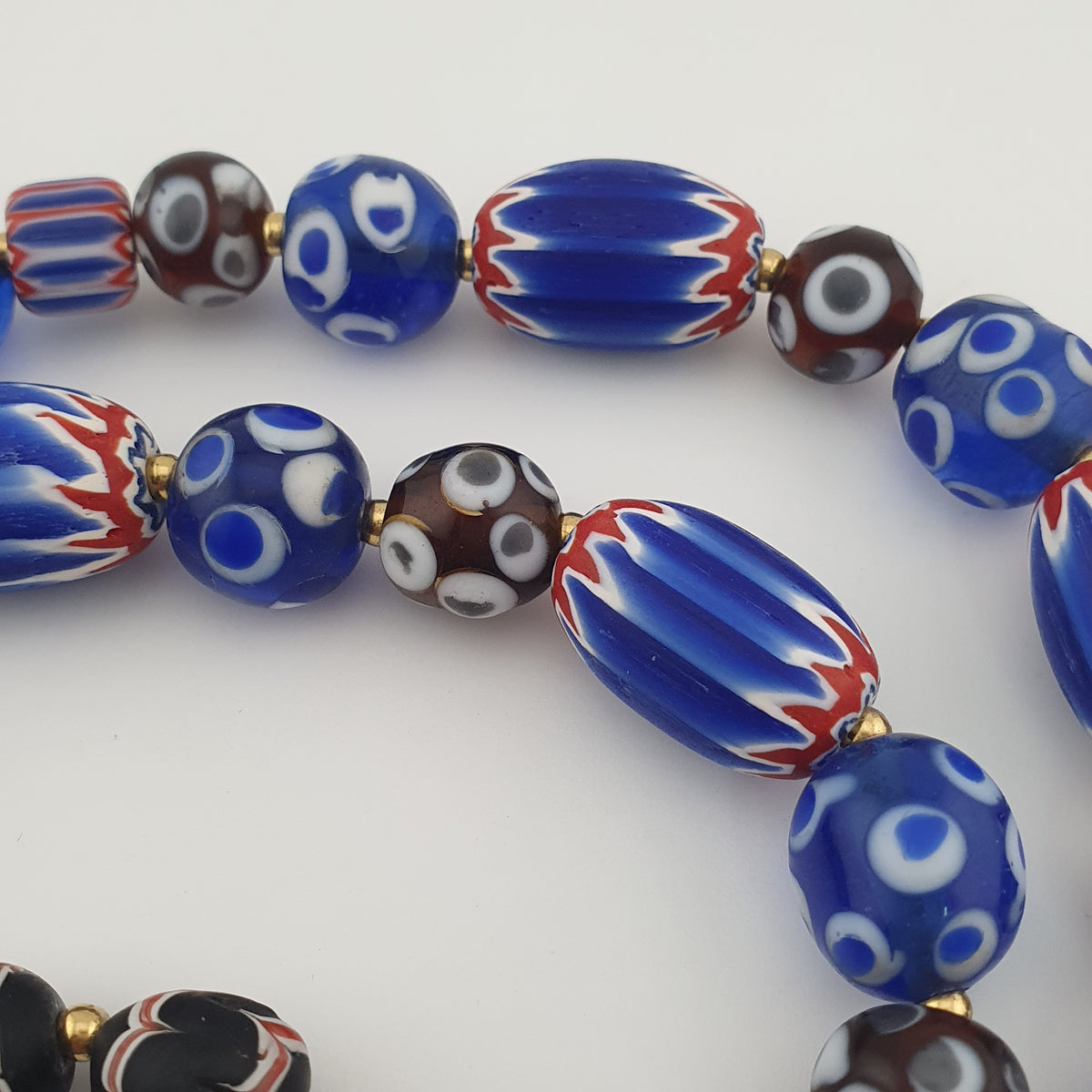 Collier de perles de verre vénitiennes de style ancien mélange Millefiori et Chevron