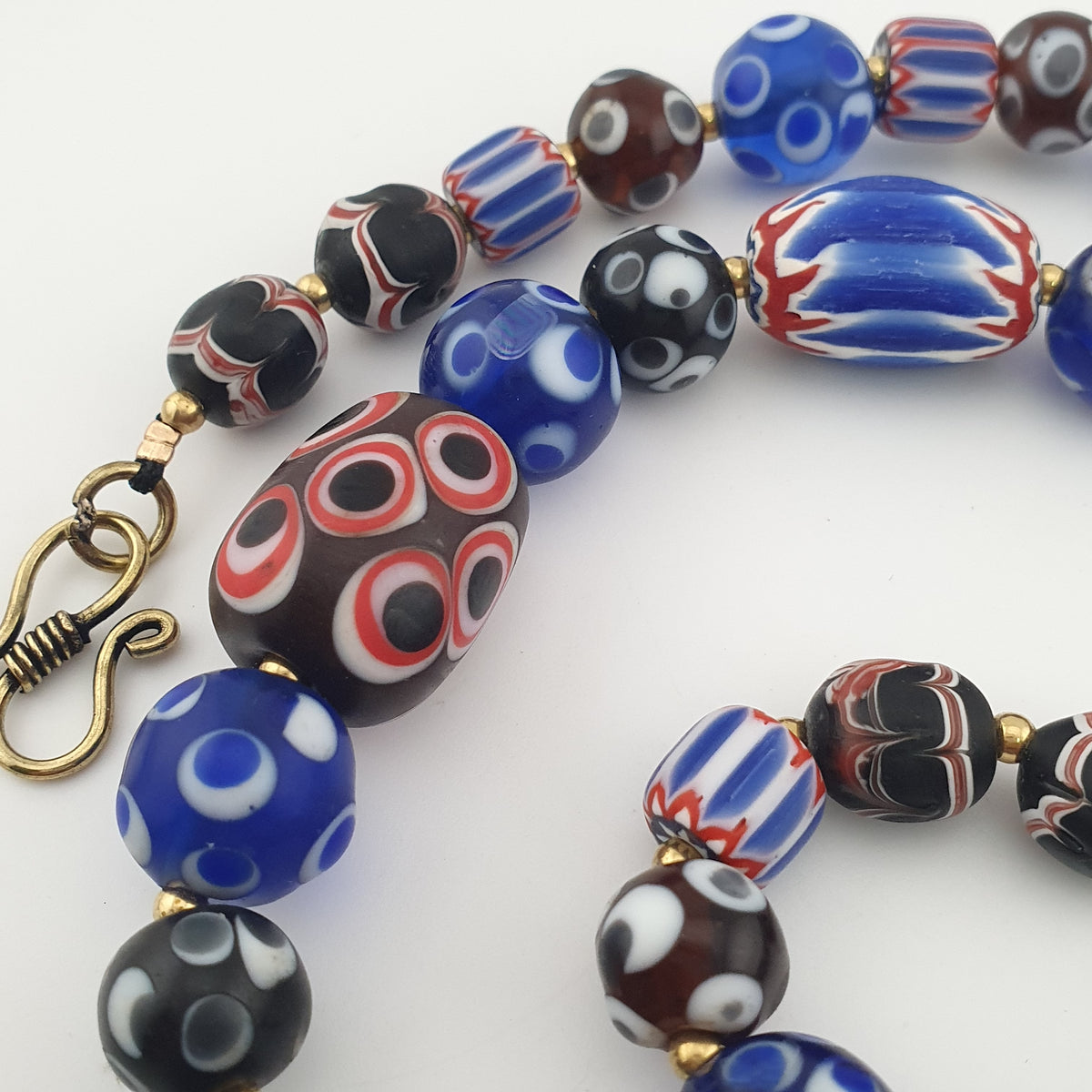 Collier de perles de verre vénitiennes de style ancien mélange Millefiori et Chevron