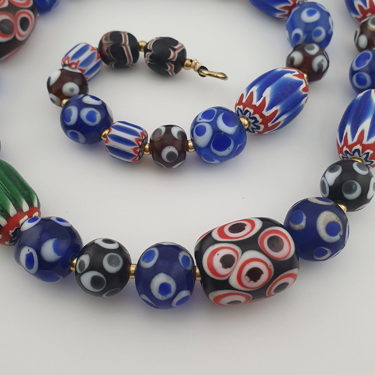 Collier de perles de verre vénitiennes de style ancien mélange Millefiori et Chevron