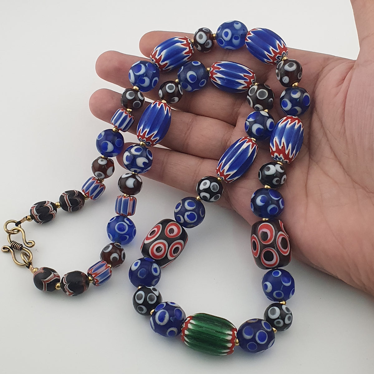 Collier de perles de verre vénitiennes de style ancien mélange Millefiori et Chevron