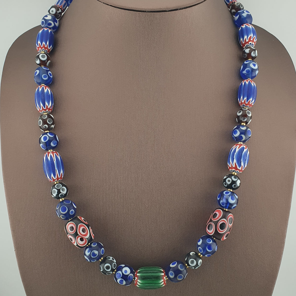 Collier de perles de verre vénitiennes de style ancien mélange Millefiori et Chevron
