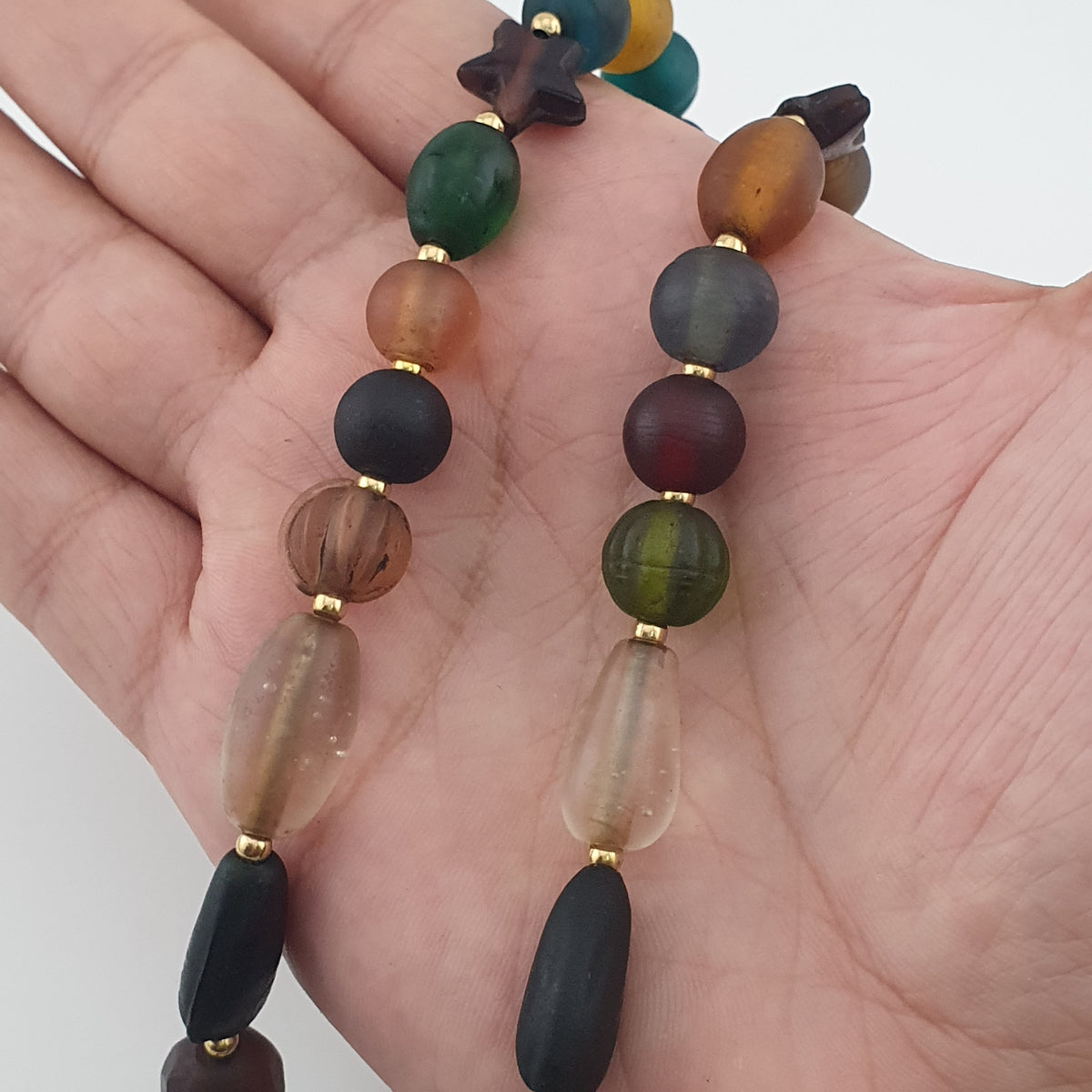 Collier de perles de verre multicolores mélangées de style africain antique
