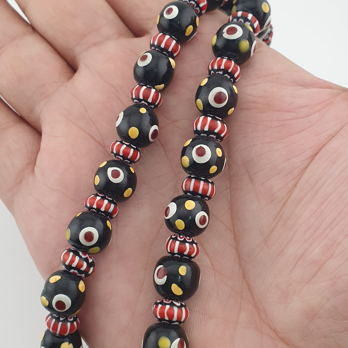 Collier de perles de verre millefiori et chevrons de style vénitien vintage