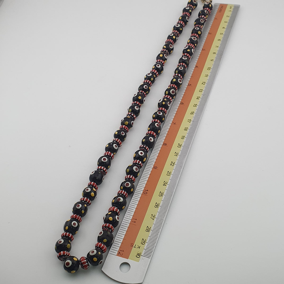 Collier de perles de verre millefiori et chevrons de style vénitien vintage
