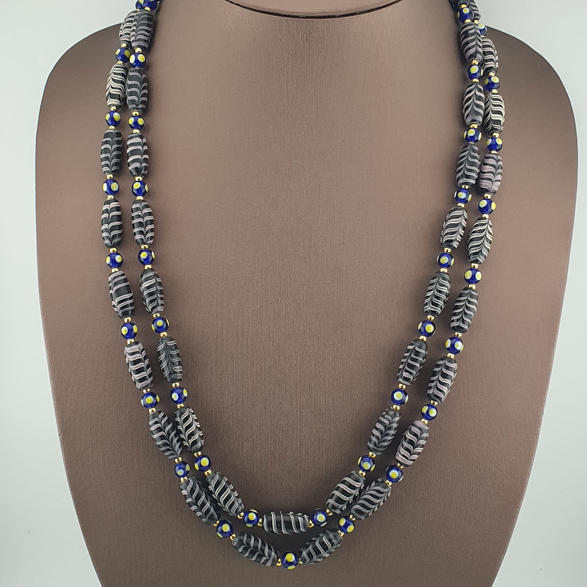 Vintage Venetian Style Feather Desgin Glass Beads Necklace