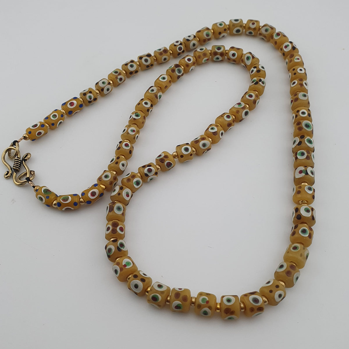 Collier de perles de verre style vénitien vintage, petits yeux