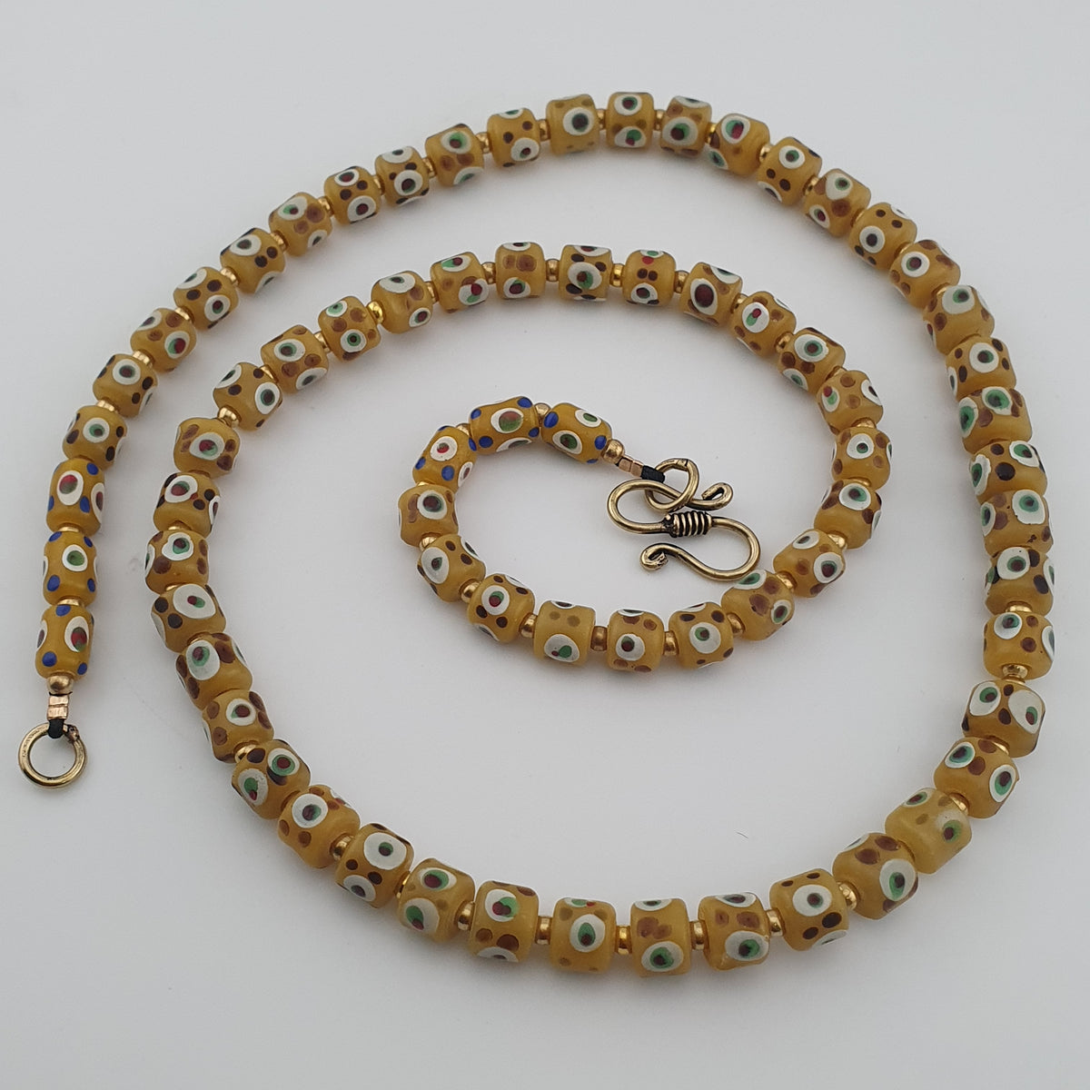 Collier de perles de verre style vénitien vintage, petits yeux