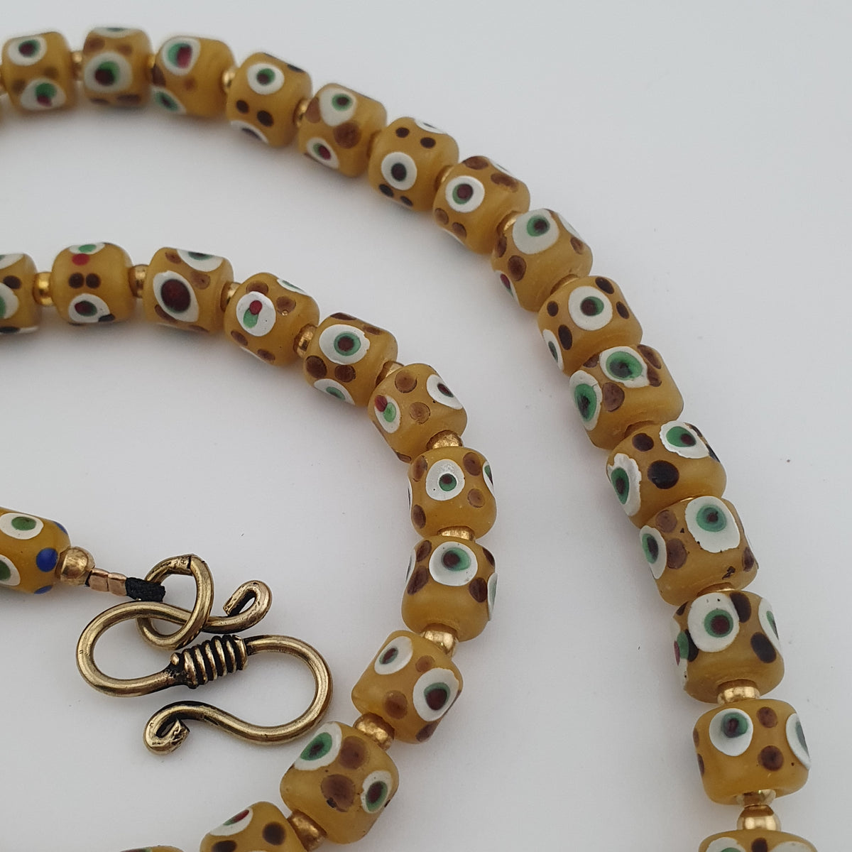 Collier de perles de verre style vénitien vintage, petits yeux