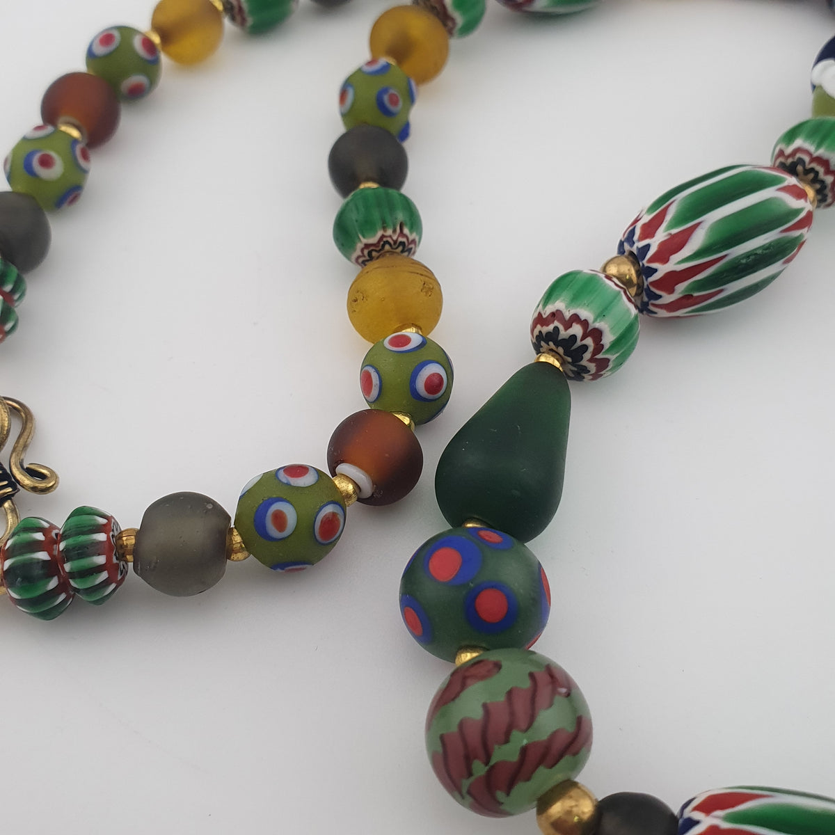 Collier de perles de verre style africain vénitien vintage mélangé