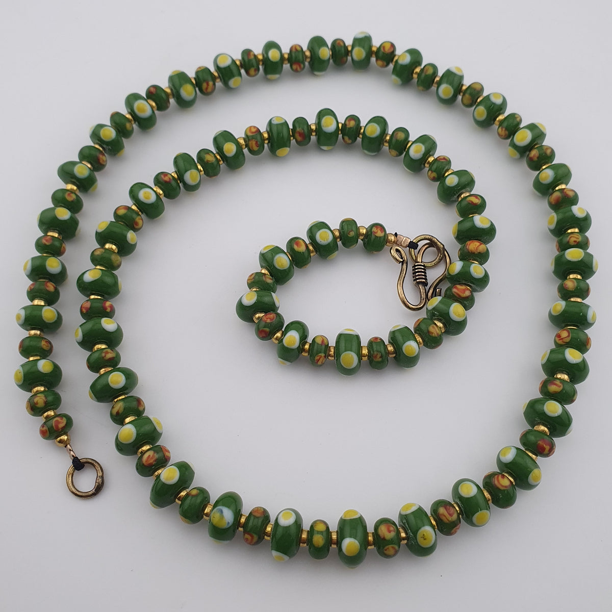 Vintage Venetian Style Green Eyes Tire Shape Glass Beads Necklace