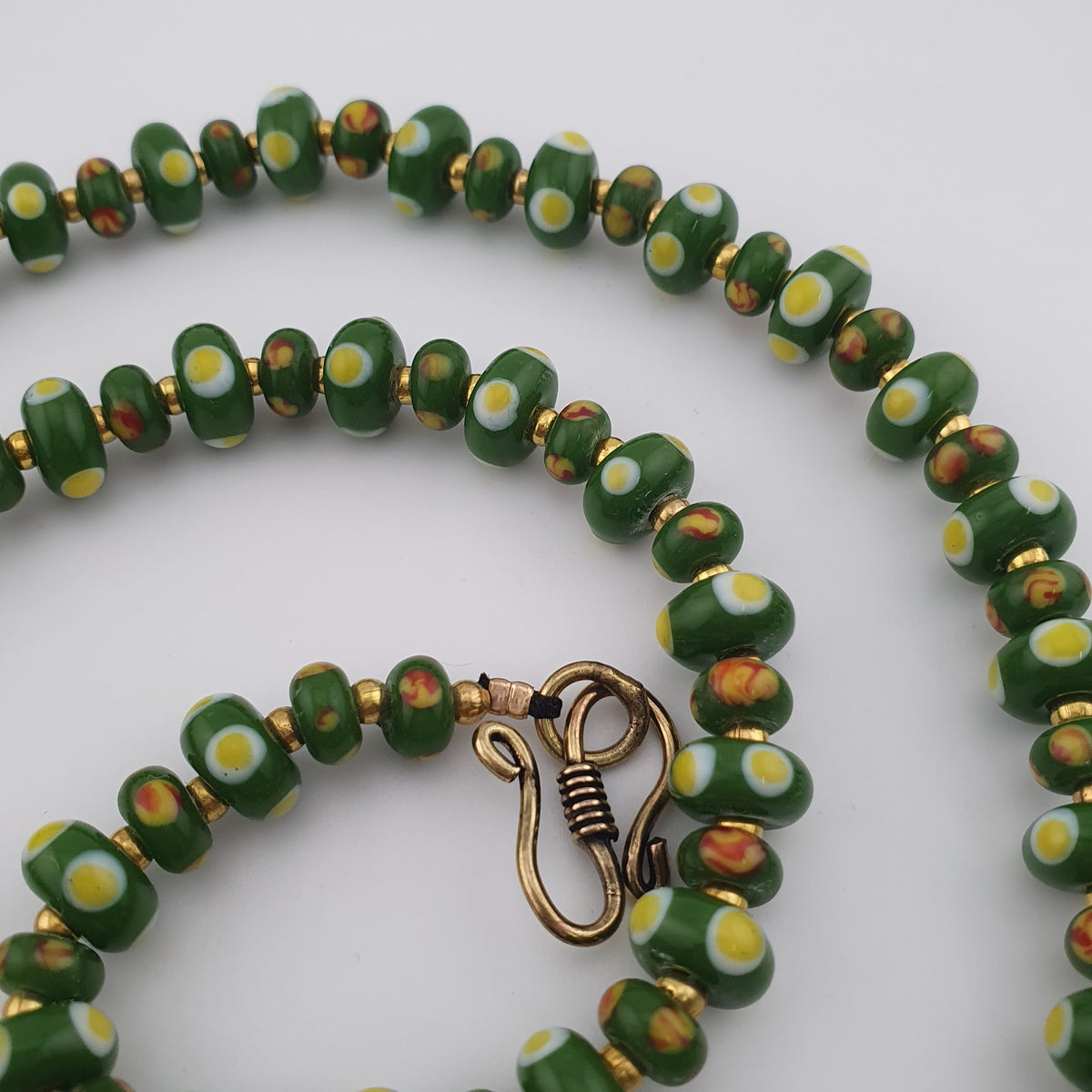 Vintage Venetian Style Green Eyes Tire Shape Glass Beads Necklace