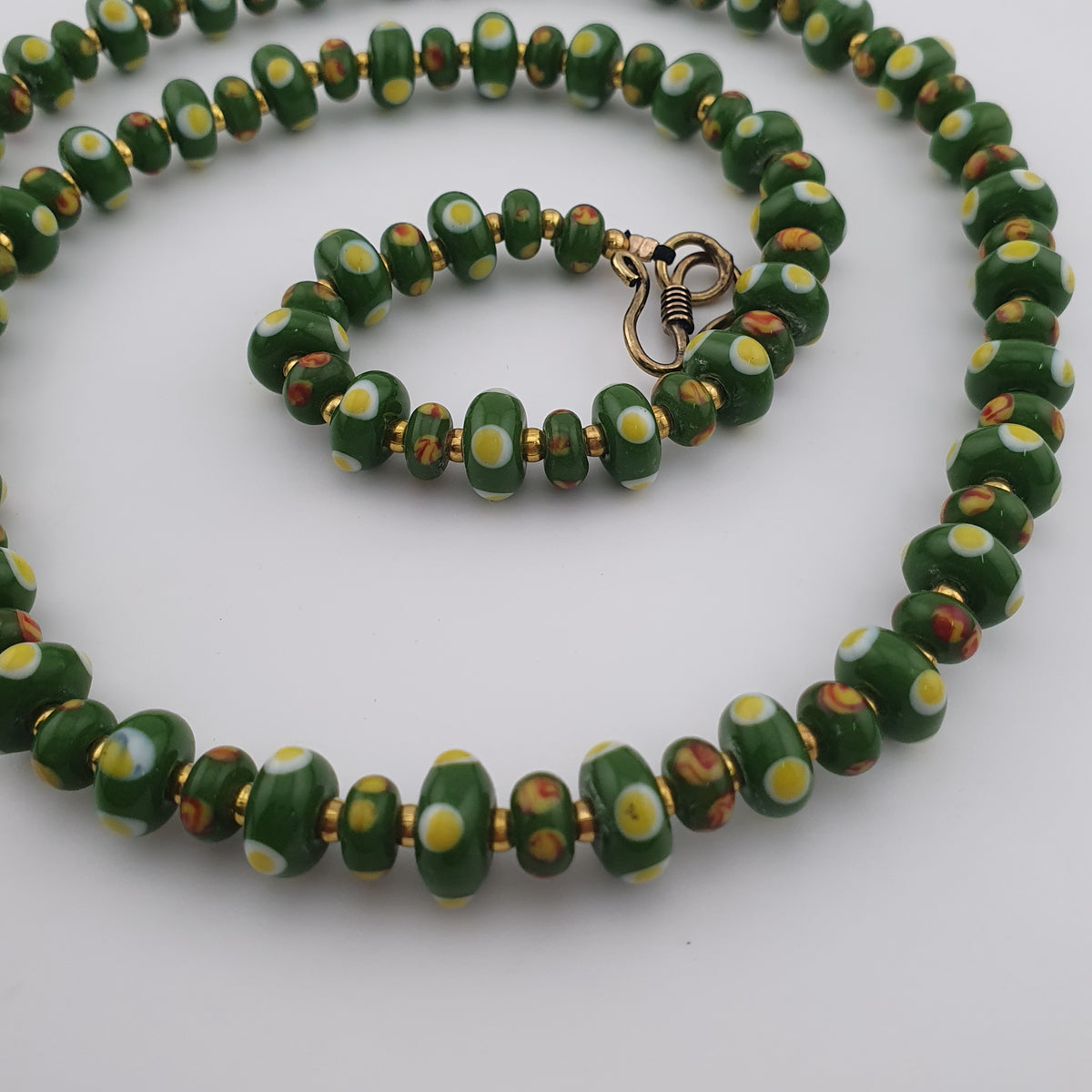Vintage Venetian Style Green Eyes Tire Shape Glass Beads Necklace