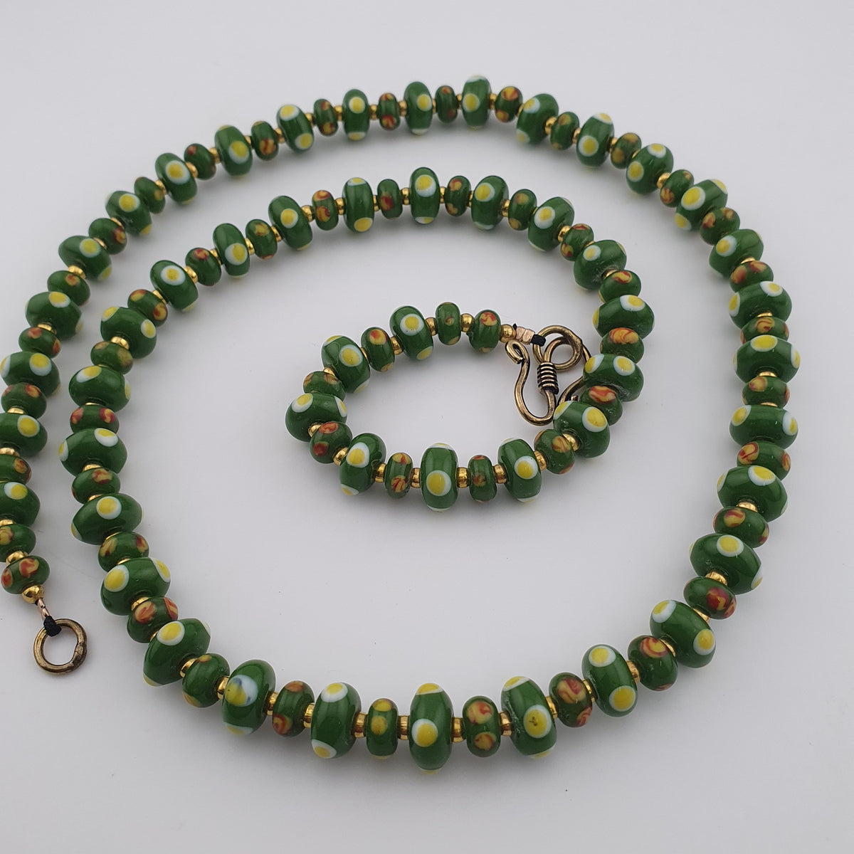 Vintage Venetian Style Green Eyes Tire Shape Glass Beads Necklace